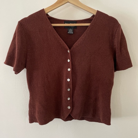 Sold ⚡️ Brown Knit Button Down Top with Shell Buttons size Medium - Picture 1 of 4